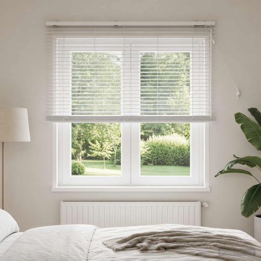 vidaXL Venetian Blind White 135 x 160 cm 35 mm Solid Paulownia Wood